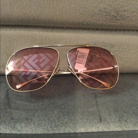 FENDI 64mm Oversized Lenticular Aviator sunglasses - Picture 2 of 9